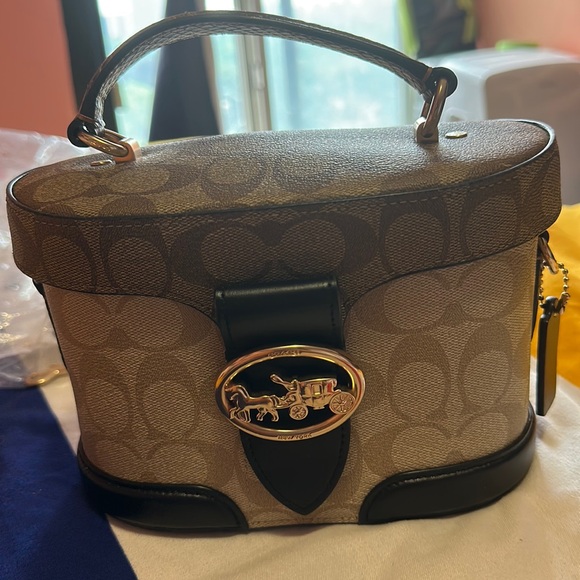 Trail Crossbody Bag - Picture 1 of 3